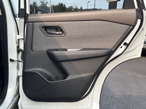 Used 2021 Nissan Rogue S image 14