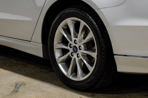 Used 2017 Ford Fusion SE w/ Fusion SE Technology Package image 44