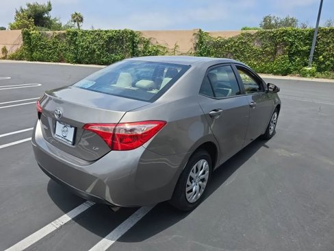 Used 2018 Toyota Corolla LE image 4