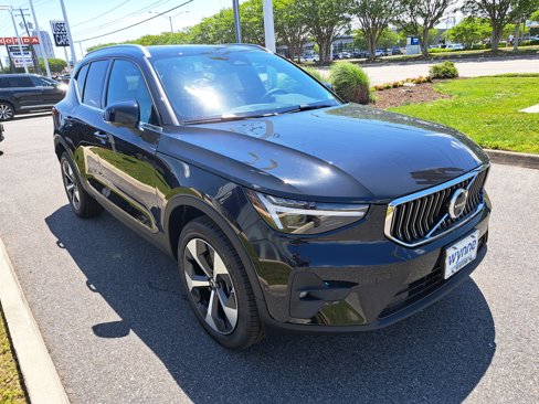 New 2025 Volvo XC40 B5 Plus w/ Climate Package image 2