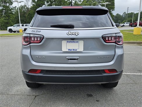 Used 2024 Jeep Compass Limited image 11