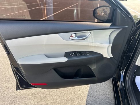 Used 2023 Kia Forte LXS image 15
