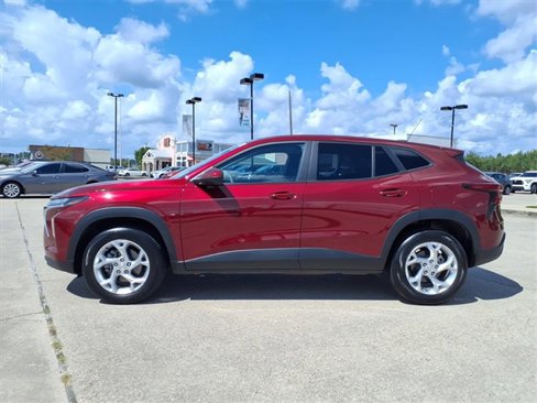 Used 2025 Chevrolet Trax LS w/ LS Convenience Package image 2