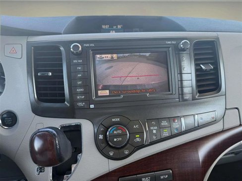 Used 2011 Toyota Sienna Limited image 30