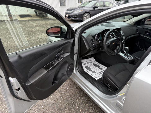 Used 2016 Chevrolet Cruze LT image 14