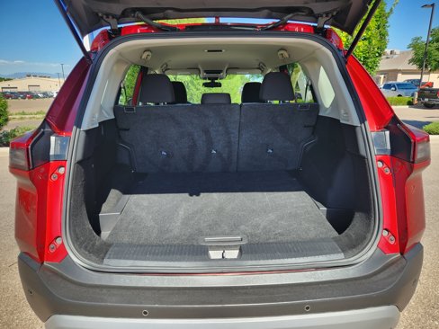 Used 2023 Nissan Rogue SV image 12