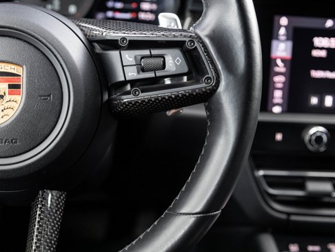 Certified 2022 Porsche Macan image 16