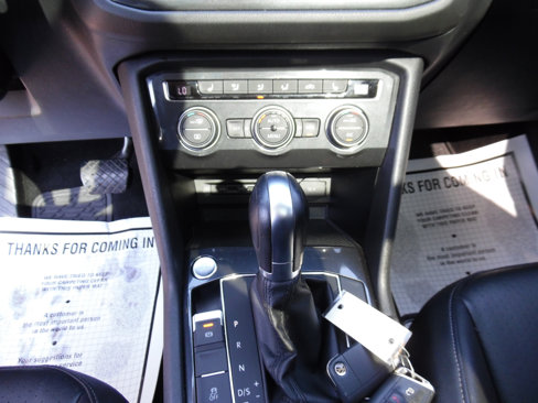 Used 2018 Volkswagen Tiguan SE w/ Panoramic Sunroof Package image 16