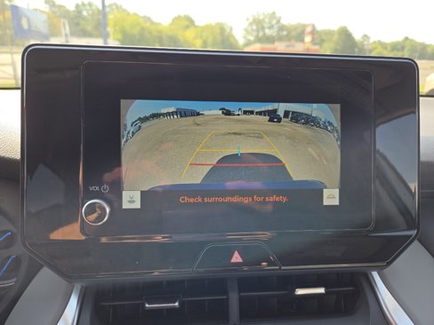 Used 2023 Toyota Venza LE image 26