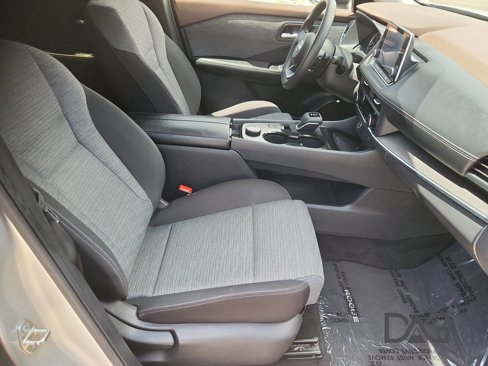 Used 2023 Nissan Rogue SV image 25