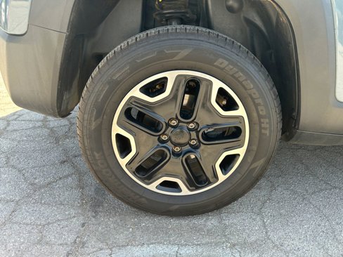 Used 2015 Jeep Renegade Trailhawk image 31