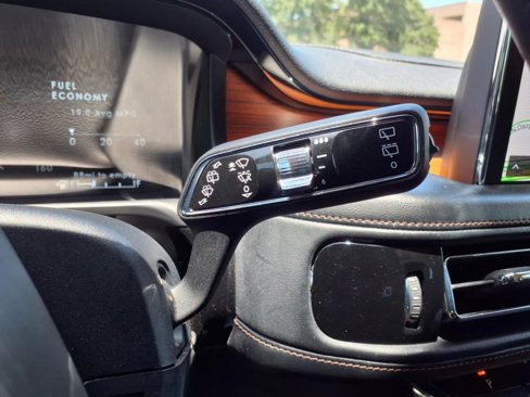 Used 2020 Lincoln Aviator Reserve w/ Equipment Group 202A image 17