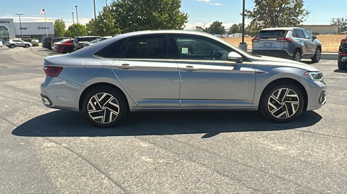Used 2022 Volkswagen Jetta SEL image 2