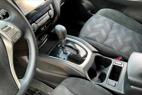 Used 2016 Nissan Rogue SV w/ SV Premium Package image 14