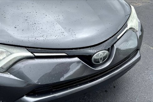 Used 2018 Toyota RAV4 XLE image 29