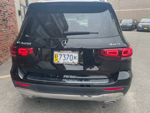 Used 2021 Mercedes-Benz GLB 250 4MATIC w/ Premium Package image 7