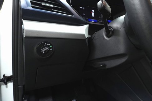 Certified 2022 Volkswagen Taos SE image 18