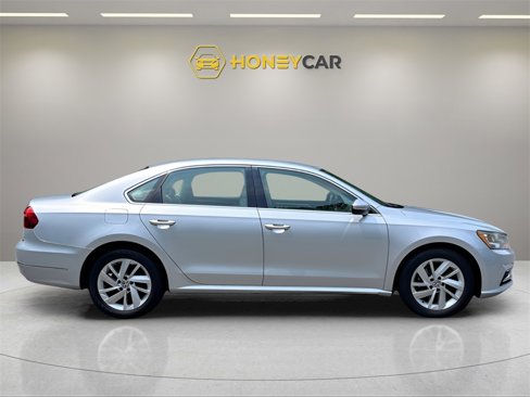 Used 2018 Volkswagen Passat 2.0T SE image 36