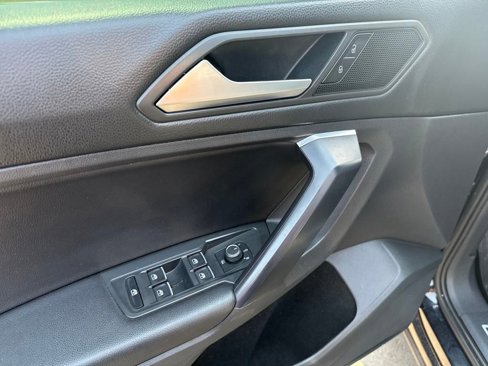 Used 2021 Volkswagen Tiguan SE R-Line image 20