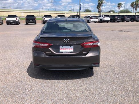 Used 2019 Toyota Camry SE image 6
