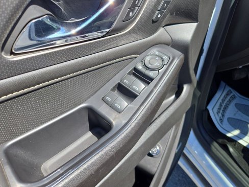 Used 2023 Chevrolet Traverse Premier image 13