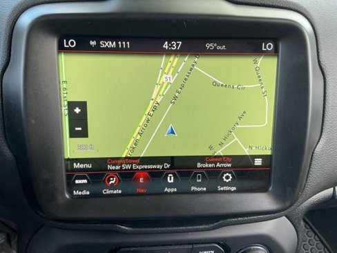 Used 2023 Jeep Renegade Latitude image 17