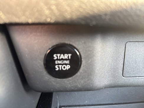 Used 2024 Nissan Rogue SV image 25