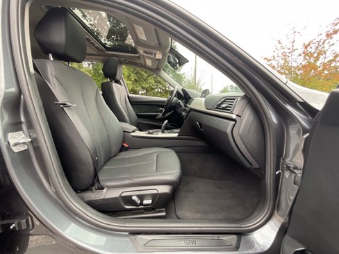 Used 2016 BMW 320i Sedan image 16