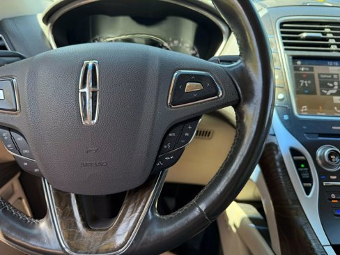 Used 2017 Lincoln MKX Reserve w/ Enhanced Security Package image 25