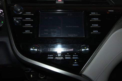 Used 2018 Toyota Camry SE image 16
