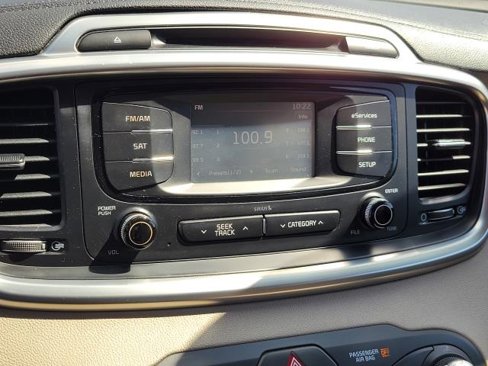 Used 2016 Kia Sorento EX image 18