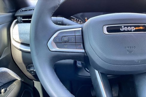 Used 2024 Jeep Compass Latitude image 10