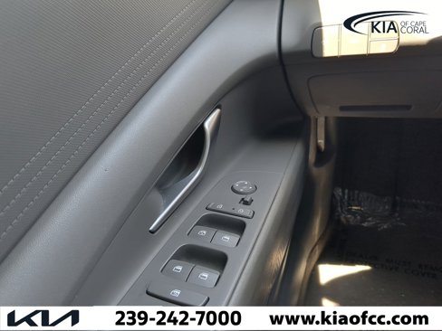 Used 2023 Hyundai Elantra SEL image 19