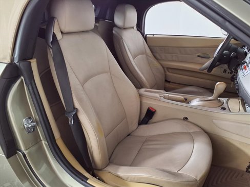 Used 2005 BMW Z4 2.5i image 9