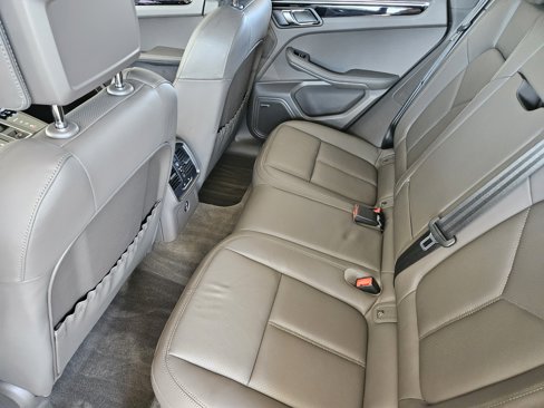 Certified 2025 Porsche Macan image 28