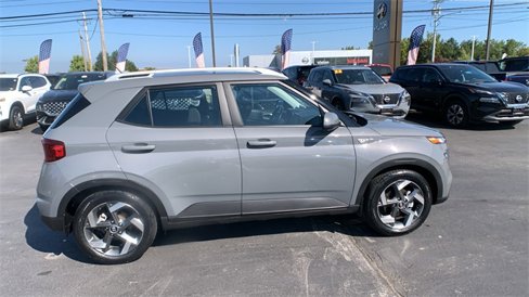 Used 2023 Hyundai Venue SEL image 6