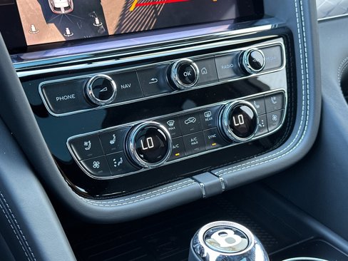 New 2025 Bentley Bentayga image 24