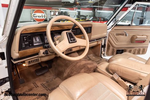 Used 1991 Jeep Grand Wagoneer image 16