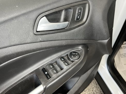 Used 2018 Ford Escape SE image 15