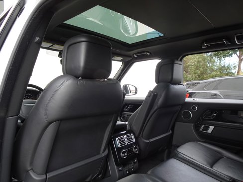 Used 2020 Land Rover Range Rover HSE image 17