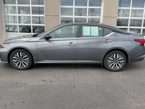 Used 2024 Nissan Altima 2.5 SV image 8