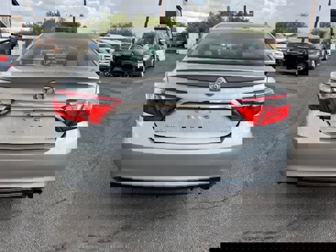 Used 2016 Toyota Camry SE image 6