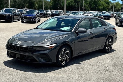 Used 2024 Hyundai Elantra Limited image 9