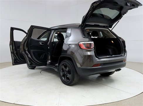 Used 2018 Jeep Compass Latitude image 11