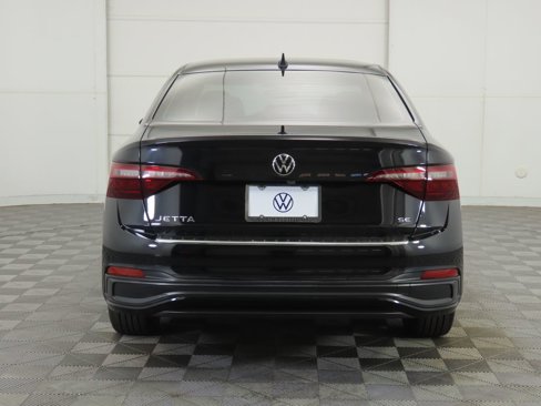 Certified 2024 Volkswagen Jetta SE image 7