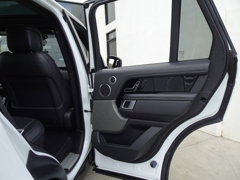 Used 2020 Land Rover Range Rover HSE image 18