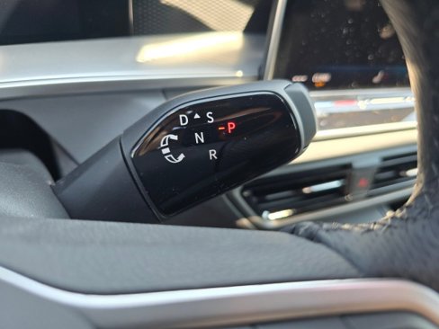 New 2025 Volkswagen Tiguan SE R-Line image 32