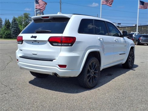 Used 2018 Jeep Grand Cherokee Altitude image 11