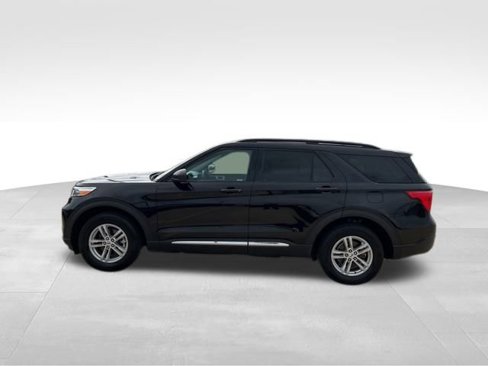 Used 2024 Ford Explorer XLT w/ Equipment Group 202A image 4