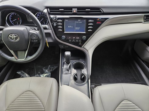 Used 2018 Toyota Camry SE image 16